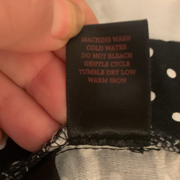 Retro Chic Black Polka Dot Skirt With Belt - Picture 6 of 7